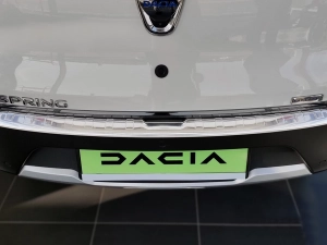 Накладка на бампер Dacia Spring (21-) - Avisa (серебряная) 8