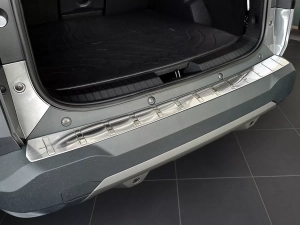 Накладка на задній бампер Dacia Bigster (24-) - Avisa (срібна) 4
