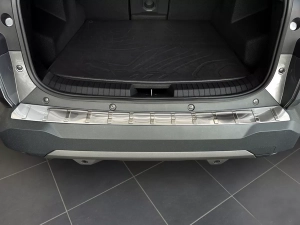 Накладка на задній бампер Dacia Bigster (24-) - Avisa (срібна) 5
