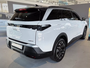 Накладка на задний бампер Peugeot 5008 III (P67; 24-) - Avisa (чёрная) 7