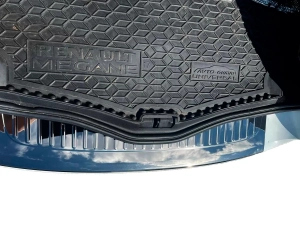 Накладка на задній бампер Renault Megane IV (16-24) Універсал - Nitto (чорний хром) 8
