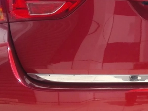 Хром на кромку багажника Toyota Auris II (E180; 12-18) - Omsa 3