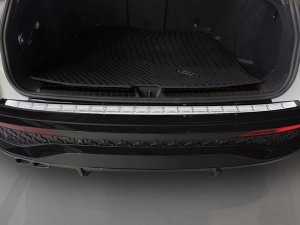 Накладка на задний бампер Audi Q5 III (GU; 24-) - Avisa (серебряная) 4