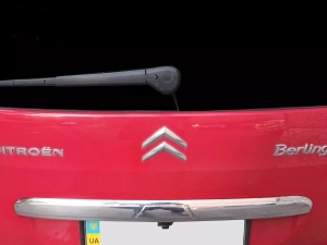Хром накладка над номером Citroen Berlingo II (08-18) 4