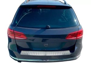Накладка на бампер VW Passat B7 (11-15) Универсал - Omsa (матовая) 4