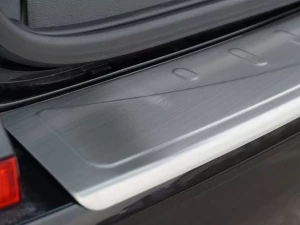 Накладка на бампер VW T6 / T6.1 (15-23) одна дверь - Omsa (матовая) 3