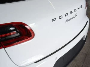 Накладка на задний бампер Porsche Macan I (95B; 14-26) - Avisa (черная) 4