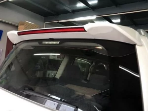 Спойлер верхний Toyota LC 200 (16-21) - со стоп-сигналом (белый) 2