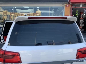 Спойлер верхний Toyota LC 200 (16-21) - со стоп-сигналом (белый) 3