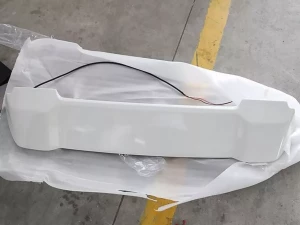 Спойлер верхний Toyota LC 200 (16-21) - со стоп-сигналом (белый) 7