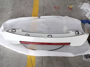 Спойлер верхний Toyota LC 200 (16-21) - со стоп-сигналом (белый) 8