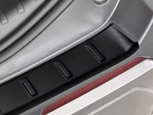 Накладка на задній бампер Toyota Rav4 VI (XA60; 26-) - Avisa (чорна) 4