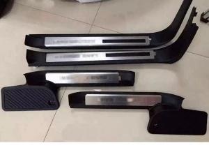 Внутренние пороги Toyota LC 200 (07-21) - Led (чёрные) 3