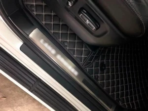 Внутренние пороги Toyota LC 200 (07-21) - Led (чёрные) 7