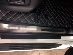 Внутренние пороги Toyota LC 200 (07-21) - Led (чёрные) 8