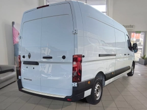 Накладка на задній бампер Renault Master IV (XDD; 24-) - Avisa (срібна) 7