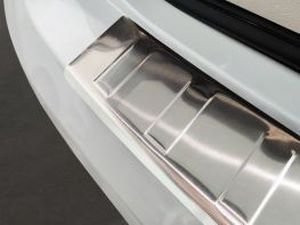 Накладка на задний бампер BMW X6 F16 (14-19) - Avisa (стальная) 3