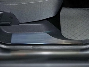 Накладки на внутренние пороги VW Caddy III (04-20) - Carmos 3
