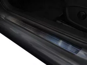 Накладки на пороги VW Golf VIII (20-) - Avisa (чёрные) 3