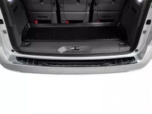 Накладка на задний бампер VW T7 Multivan (21-) - Avisa (чёрная глянцевая) 6
