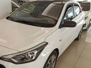 Чёрные накладки на зеркала Hyundai i20 II (GB; 14-20) - Bat стиль (без поворотников) 6