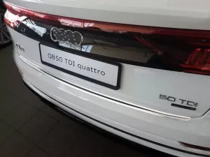 Накладка на задний бампер Audi Q8 (18-) - Avisa (матовая) 3