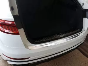 Накладка на задний бампер Audi Q8 (18-) - Avisa (матовая) 4
