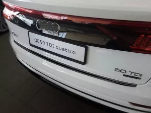 Накладка на задний бампер Audi Q8 (18-) - Avisa (чёрная) 3