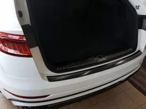 Накладка на задний бампер Audi Q8 (18-) - Avisa (чёрная) 4
