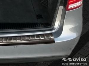 Накладка на бампер Mercedes E W212 (13-16) Универсал - чёрная 4