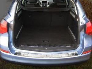 Накладка на задний бампер Opel Astra J (12-16) Sports Tourer - Avisa 3
