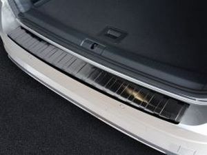 Накладка на задний бампер VW Golf VII (17-) Универсал - Avisa (чёрная) 3