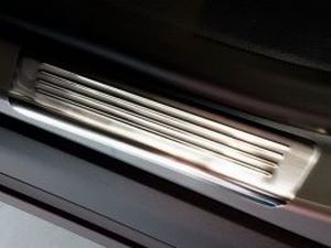 Накладки на пороги Ford Kuga III (CX482; 19-) - Avisa (серебряные) 4