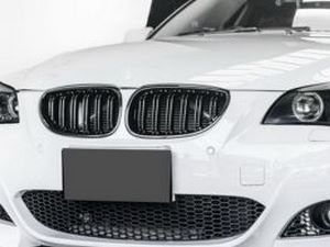 BMW E60 решётка M5 стиль двойные рёбра чёрная глянцевая 4 4