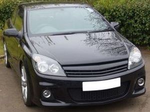 Решётка радиатора OPEL Astra H GTC (2005+) 3D - чёрная без логотипа 2 2