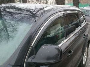 Дефлекторы окон Audi Q7 I (4L; 05-15) - Hic (с хром молдингом) 2
