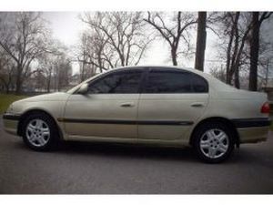 Дефлекторы окон Toyota Avensis I (T22; 97-03) Sedan - Hic (накладные) 4