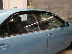 Дефлекторы окон Toyota Camry XV30 (02-06) - Hic (накладные) 2