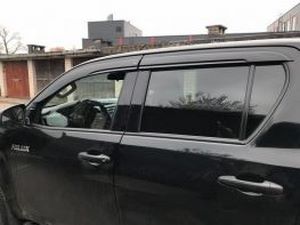 Дефлекторы окон Toyota Hilux VIII (15-) 4D - Hic (накладные) 4