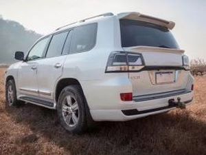 Накладки на бампера TOYOTA LC 200 (2016+) - GT (белый) 2 2