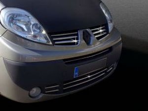 Хром накладки на полоски бампера RENAULT Trafic II (2007+) 2 2