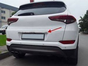 Короткая хром накладка над номером HYUNDAI Tucson III TL 1 1