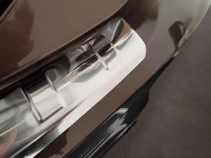 Накладка на задній бампер Mitsubishi Eclipse Cross PHEV (21-) - Avisa (срібна) 3