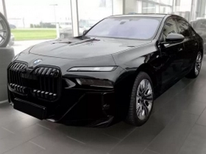 BMW 7 Series G70 (2022-) 8