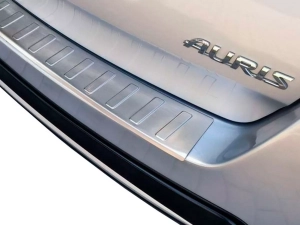 Накладка на бампер Toyota Auris II (E180; 15-18) Touring Sports - Carmos 3