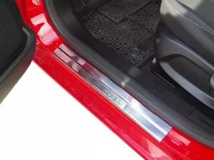Накладки на пороги Ford Fiesta Mk7 (08-17) 5D - Carmos 3