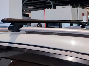 Багажник на звичайні рейлінги - Venus V40 чорний (128 см) 7