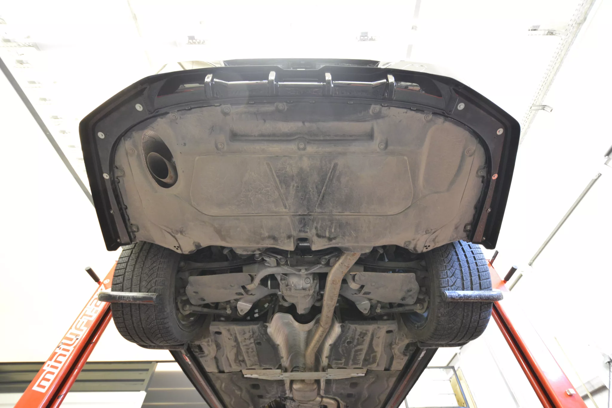 Монтаж заднього спліттера BMW 7 Series G70 M-Pack